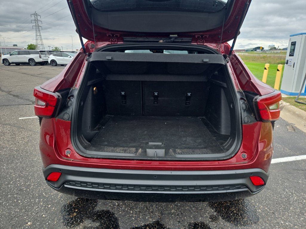 Used 2024 Chevrolet Trax RS w/ Sunroof Package FWD image 15