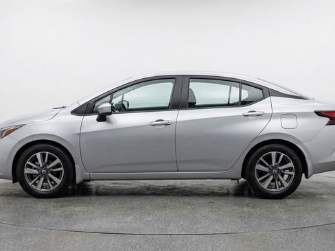 Used 2025 Nissan Versa SV image 5