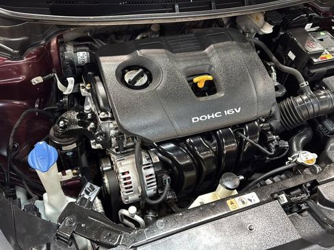 Used 2017 Kia Forte LX FWD image 34