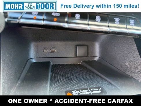 Used 2025 Chevrolet Traverse LT image 22