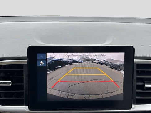 Used 2024 Hyundai Venue SEL image 22