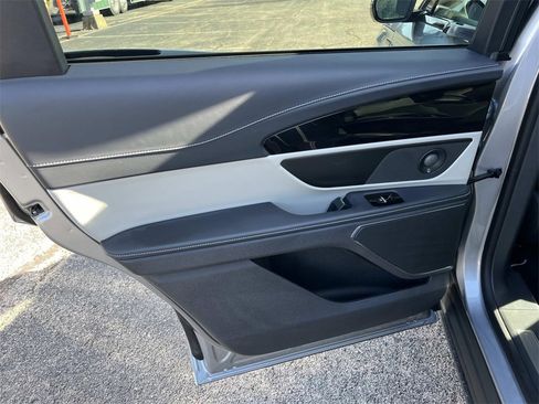 Used 2025 Lincoln Nautilus Reserve image 18