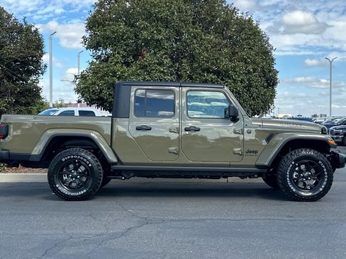 New 2025 Jeep Gladiator Willys image 3