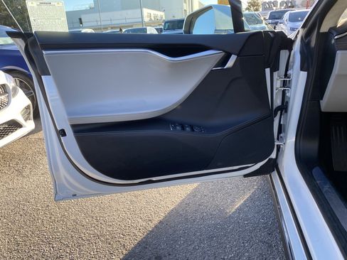 Used 2015 Tesla Model S 70 image 16