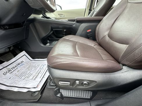Used 2023 Toyota Sienna Platinum image 12