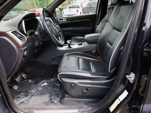 Used 2015 Jeep Grand Cherokee Overland w/ Mopar Chrome Edition Group AWD/4WD image 19