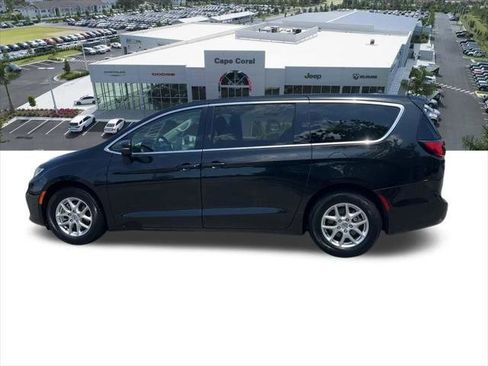 Certified 2023 Chrysler Pacifica Touring-L FWD image 24
