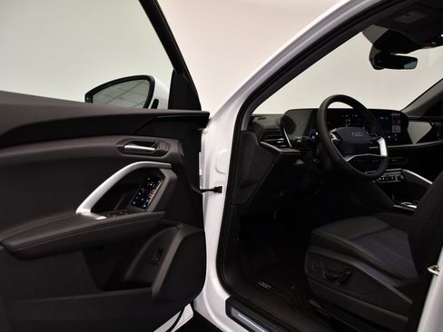 Used 2025 Audi Q5 Premium w/ Convenience Package image 36