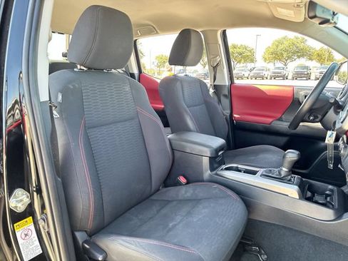 Used 2017 Toyota Tacoma SR5 RWD image 23