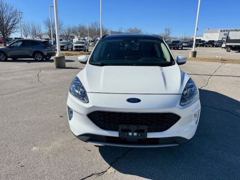 Used 2020 Ford Escape Titanium image 2