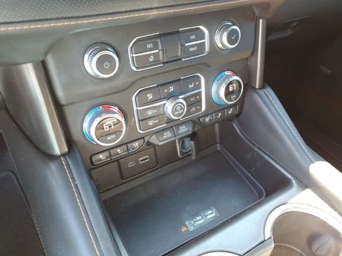 Used 2022 GMC Yukon AT4 AWD/4WD image 16