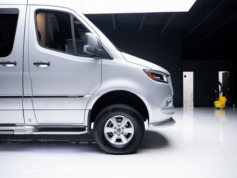 Used 2022 Mercedes-Benz Sprinter 144 Cargo image 38