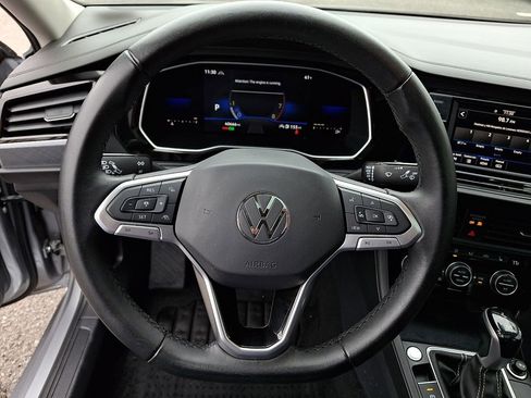 Certified 2022 Volkswagen Jetta SE w/ Panoramic Sunroof Package FWD image 19