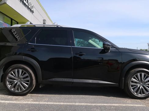 Used 2022 Nissan Pathfinder SL w/ SL Premium Package FWD image 7