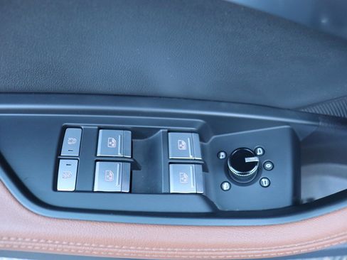 Used 2021 Audi e-tron Premium Plus w/ Premium Plus Package image 25