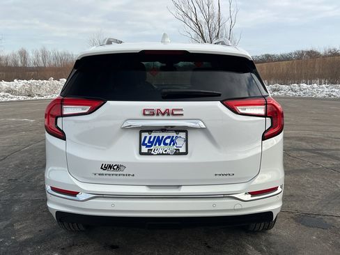 Used 2023 GMC Terrain Denali image 3