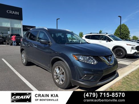 Used 2016 Nissan Rogue SV FWD image 1