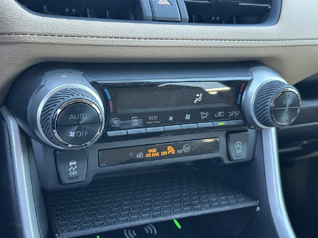 Certified 2024 Toyota RAV4 XLE FWD image 33
