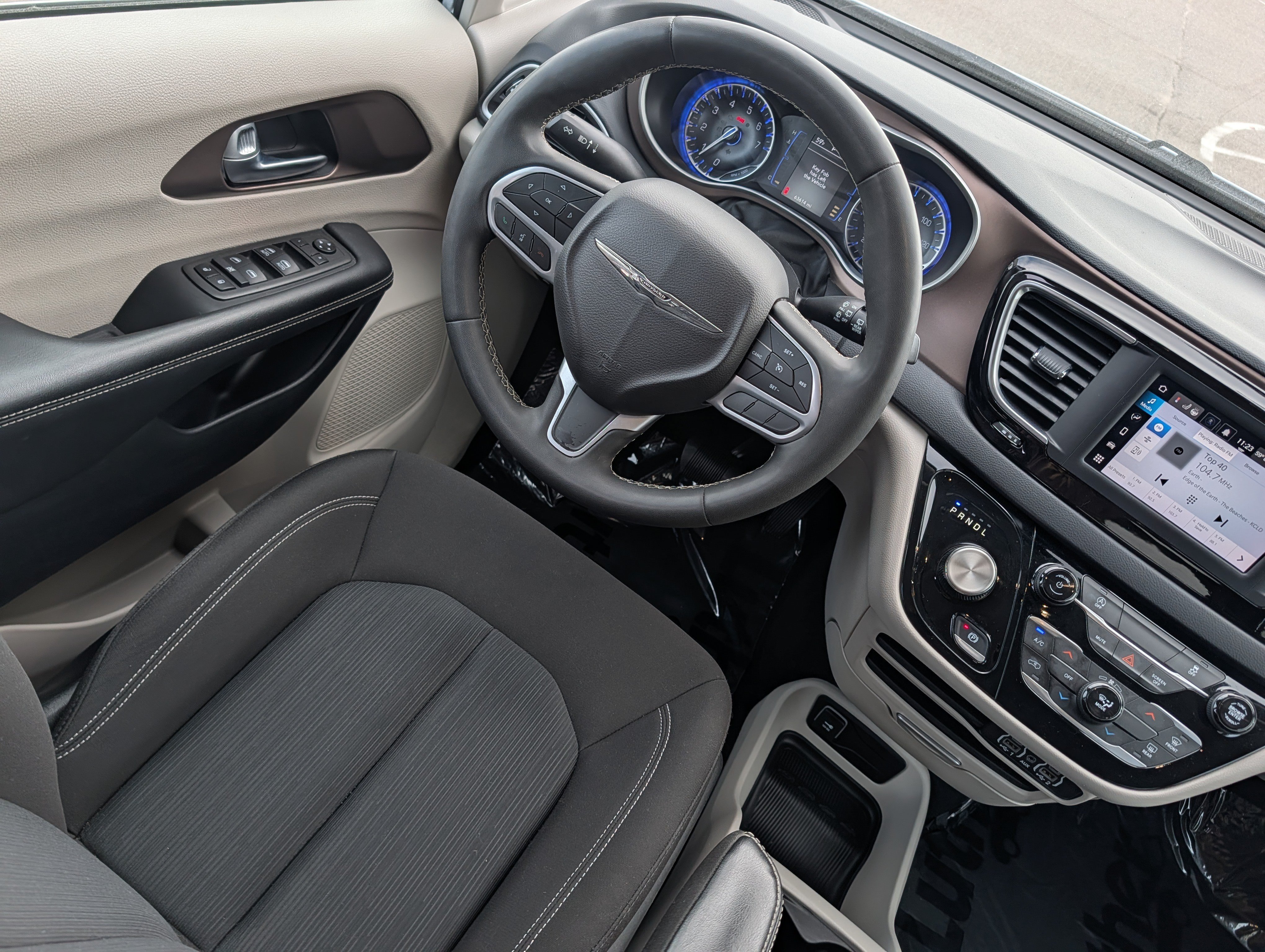 Used 2024 Chrysler Voyager LX FWD image 9