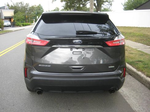 Used 2019 Ford Edge SE image 5