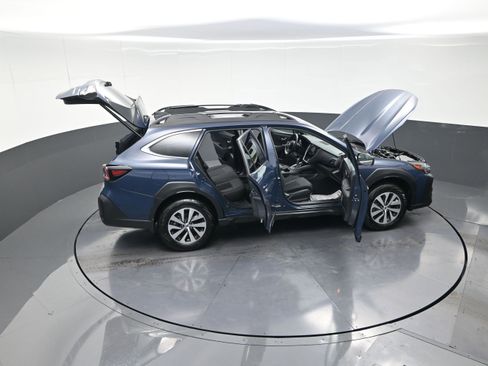 Used 2025 Subaru Outback Premium image 14
