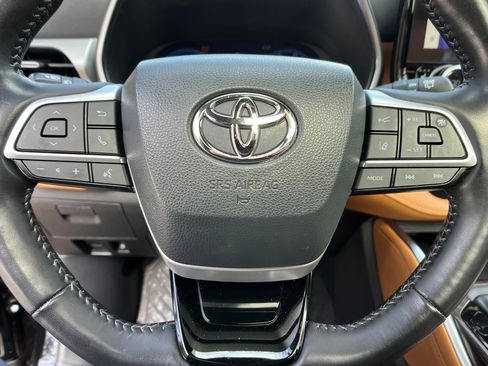 Used 2023 Toyota Highlander Platinum image 15