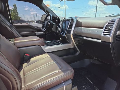 Used 2017 Ford F250 Platinum w/ Platinum Ultimate Package AWD/4WD image 35