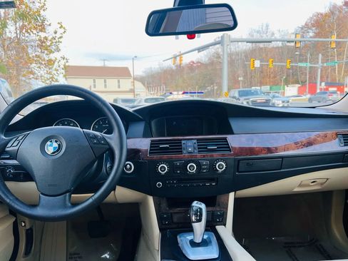 Used 2010 BMW 528i xDrive Sedan image 16