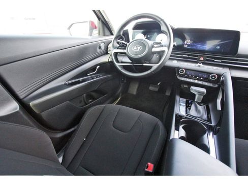 Used 2024 Hyundai Elantra SEL w/ Convenience Package FWD image 11