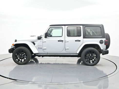Used 2023 Jeep Wrangler Unlimited Sahara image 9