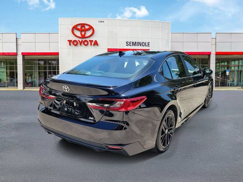 Used 2025 Toyota Camry SE FWD image 3