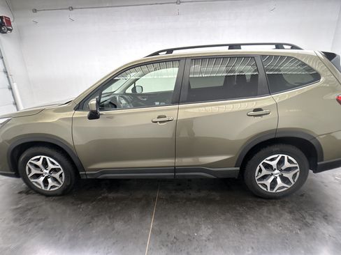 Used 2024 Subaru Forester Premium AWD/4WD image 5
