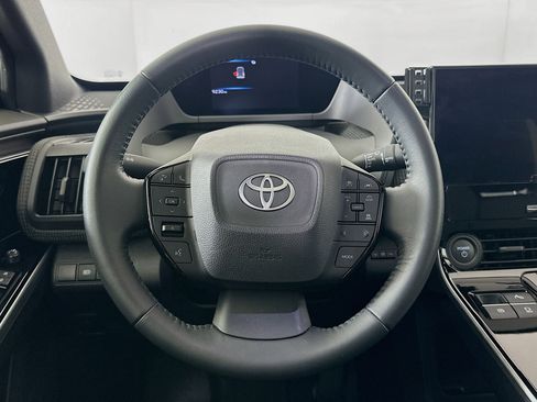 Used 2025 Toyota bZ4X FWD image 18