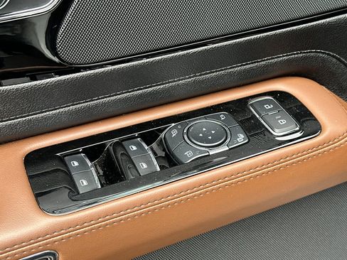 Used 2023 Lincoln Aviator Reserve w/ Equipment Group 201A RWD image 12
