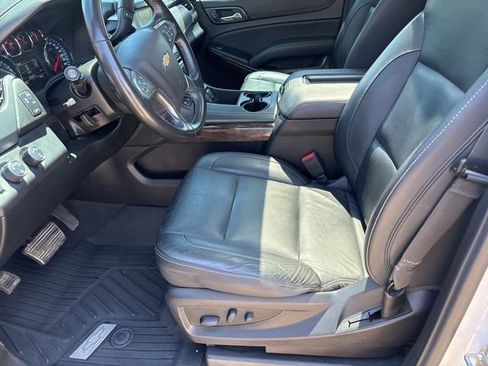 Used 2020 Chevrolet Suburban LT AWD/4WD image 15