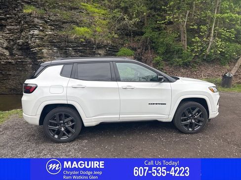 Used 2024 Jeep Compass Limited w/ High Altitude Package AWD/4WD image 10
