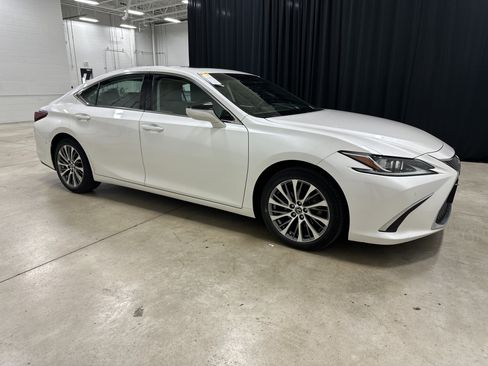 Used 2019 Lexus ES 350 w/ Premium Package FWD image 2