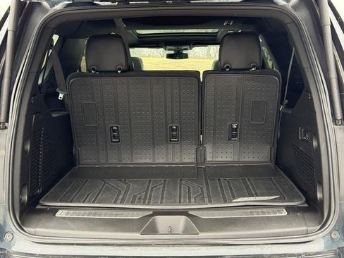 Used 2022 Chevrolet Suburban Premier image 6