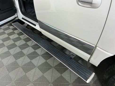 Used 2010 Lincoln Navigator L Base image 10