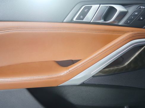 Used 2023 BMW X6 xDrive40i w/ M Sport Package image 5