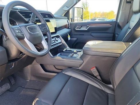 New 2026 GMC Sierra 2500 Denali w/ Denali Reserve Package image 17