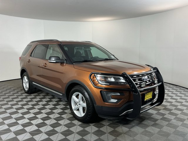 Used 2017 Ford Explorer XLT AWD/4WD image 3