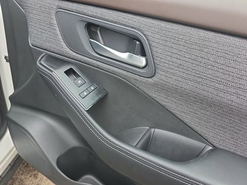 Used 2023 Nissan Rogue SV image 21