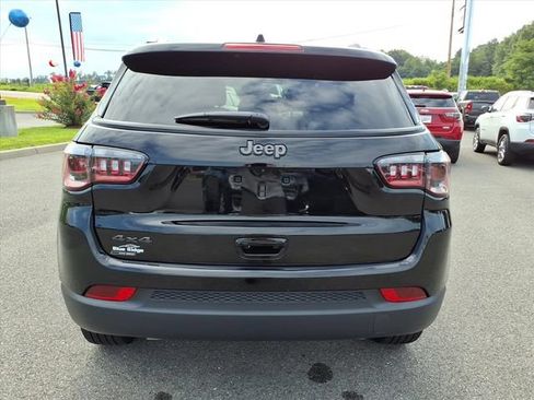 Used 2026 Jeep Compass Latitude AWD/4WD image 7