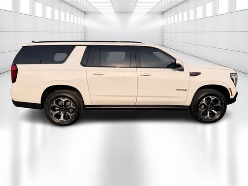 Used 2025 GMC Yukon XL AT4 w/ AT4 Premium Package AWD/4WD image 4