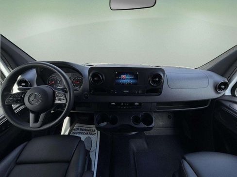 Used 2024 Mercedes-Benz Sprinter 2500 image 10