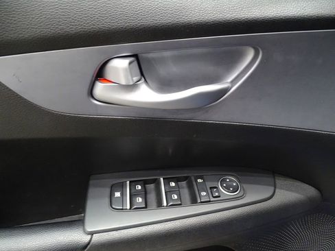 Used 2023 Kia Forte LXS image 17