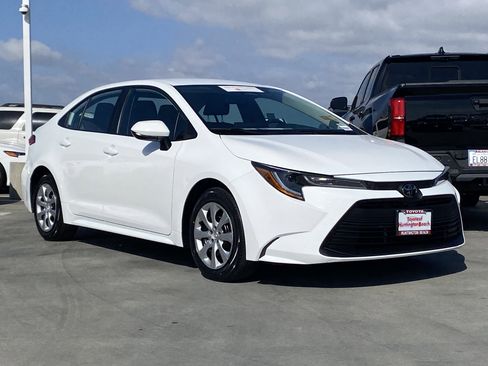 Certified 2025 Toyota Corolla LE image 2