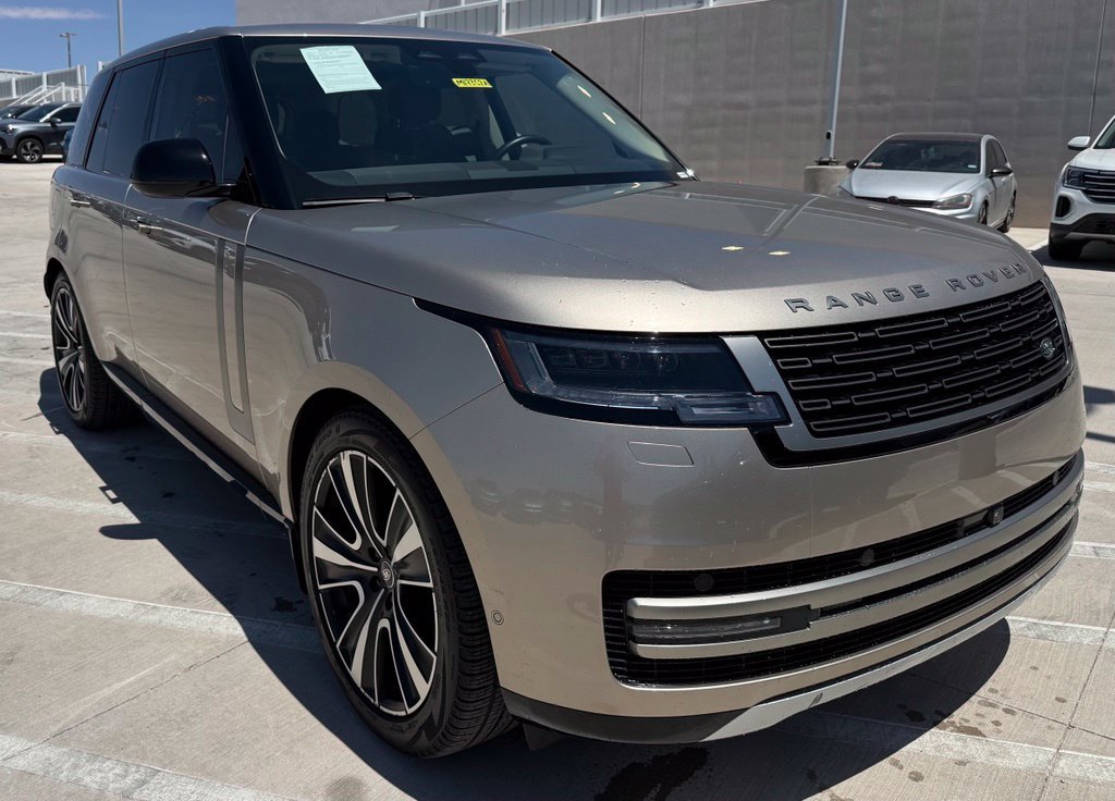 Used 2024 Land Rover Range Rover SE AWD/4WD image 2
