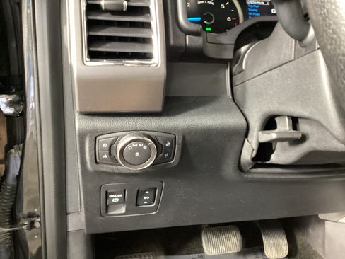 Used 2015 Ford F150 XLT w/ Equipment Group 302A Luxury AWD/4WD image 22